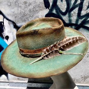 Elegant Green Feathered Women's Hat